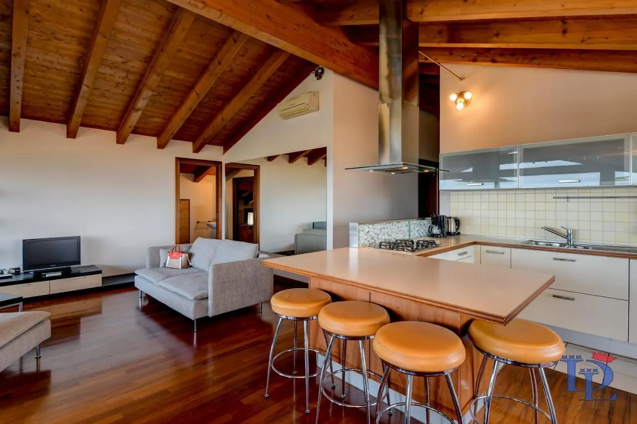Apartment Desenzanoloft Official Partner Marriott Homes & Villas - Paradise Lake View In A 5 Pools Exclusive Residence Desenzano del Garda